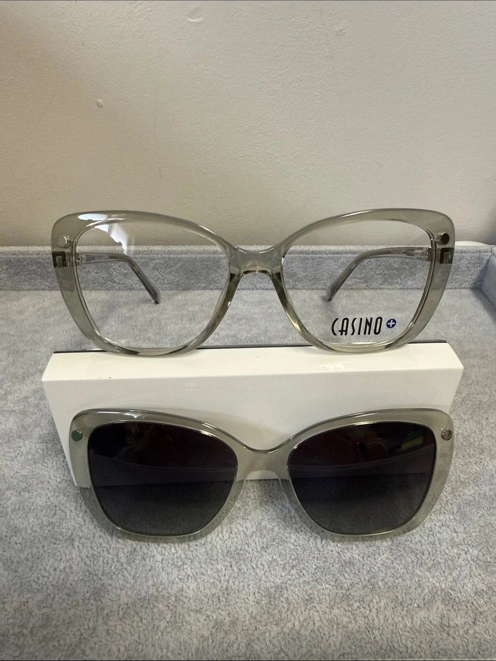 NWT CASINO Nadia Transparent Mint Green Cat-Eye Glasses with clip on sunglasses